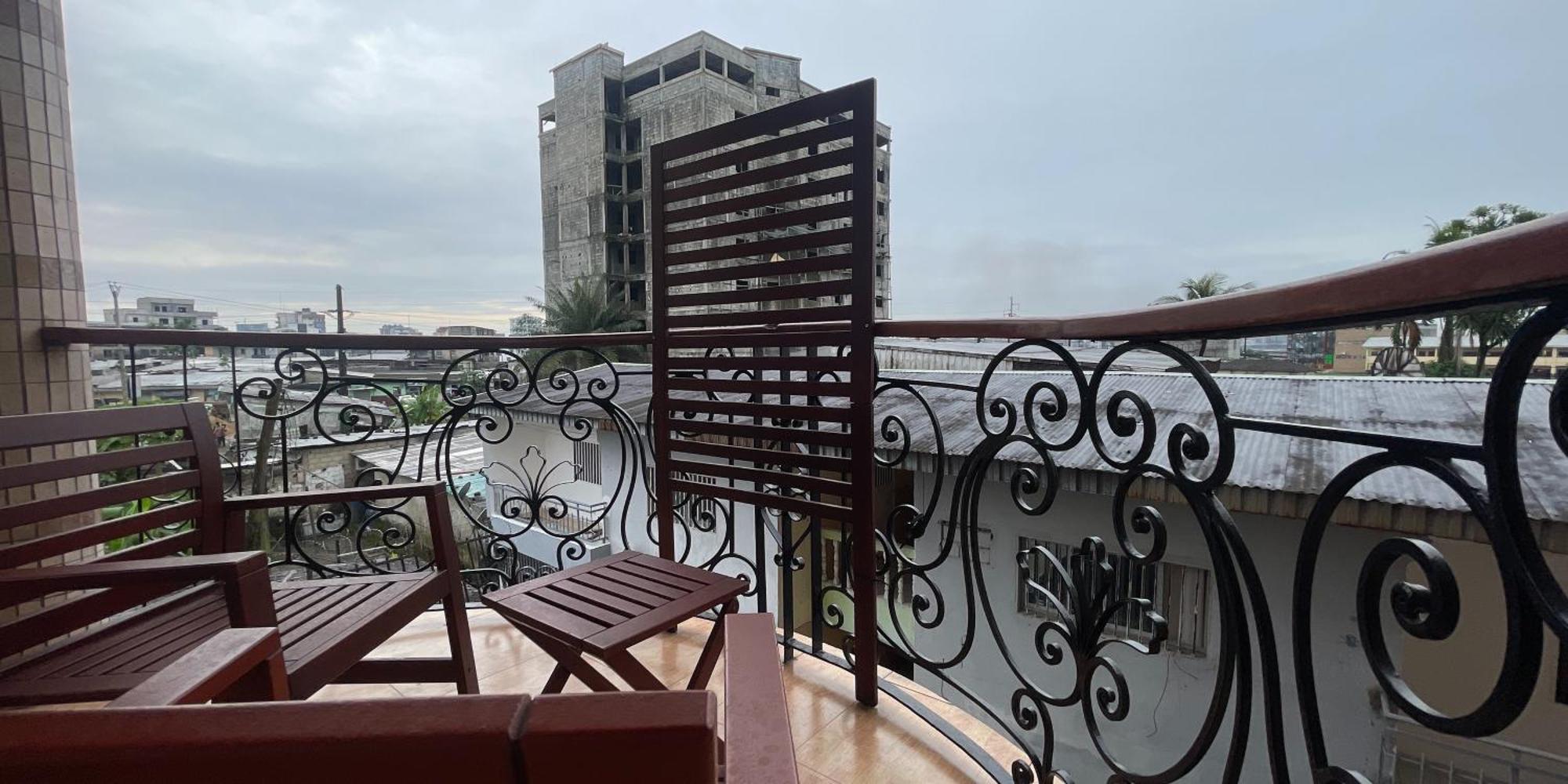 Hotel Particular Destiny Suites Douala Exterior foto